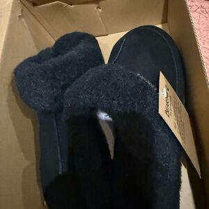 Bearpaw Loketta All Black Fur Lined Women’s Slippers Size 6 new